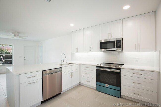Photo - 705 New York St