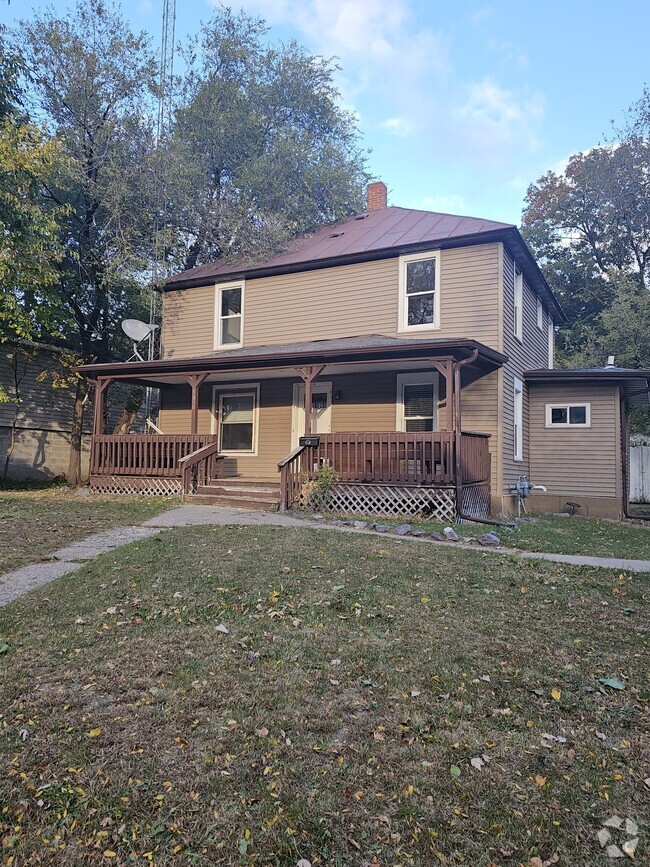 Building Photo - 1010 Cedar St Rental