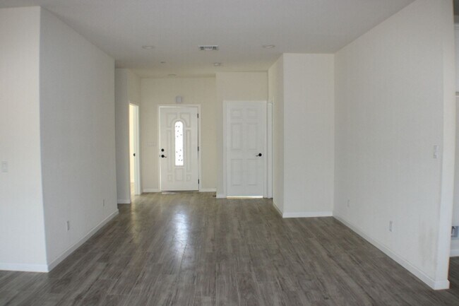7820 Bay Ave