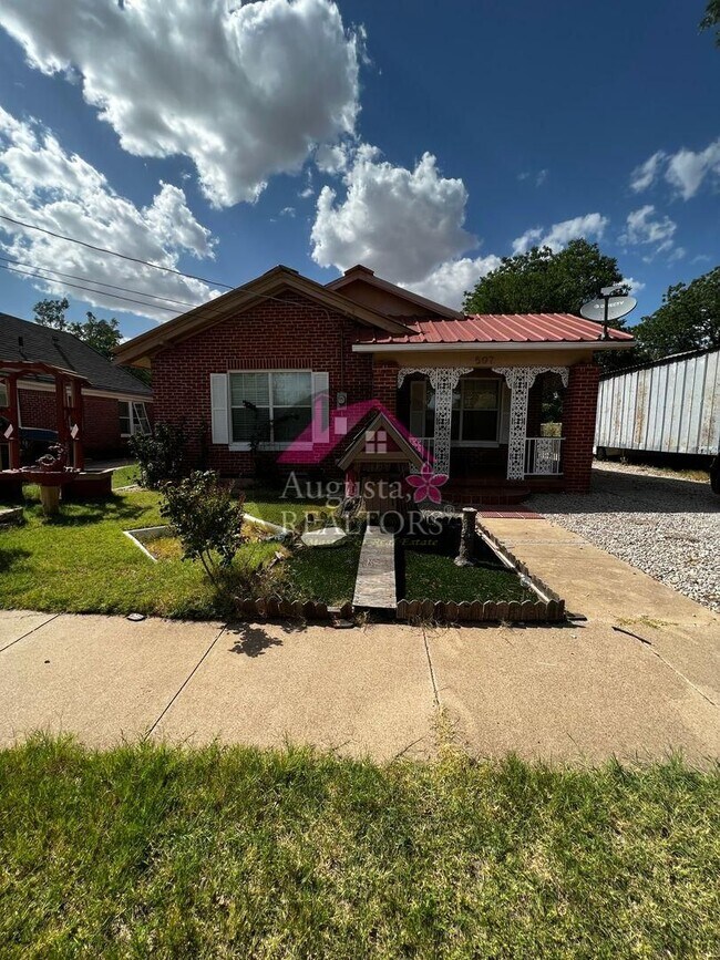Building Photo - Adorable Brick Home in Sweetwater!