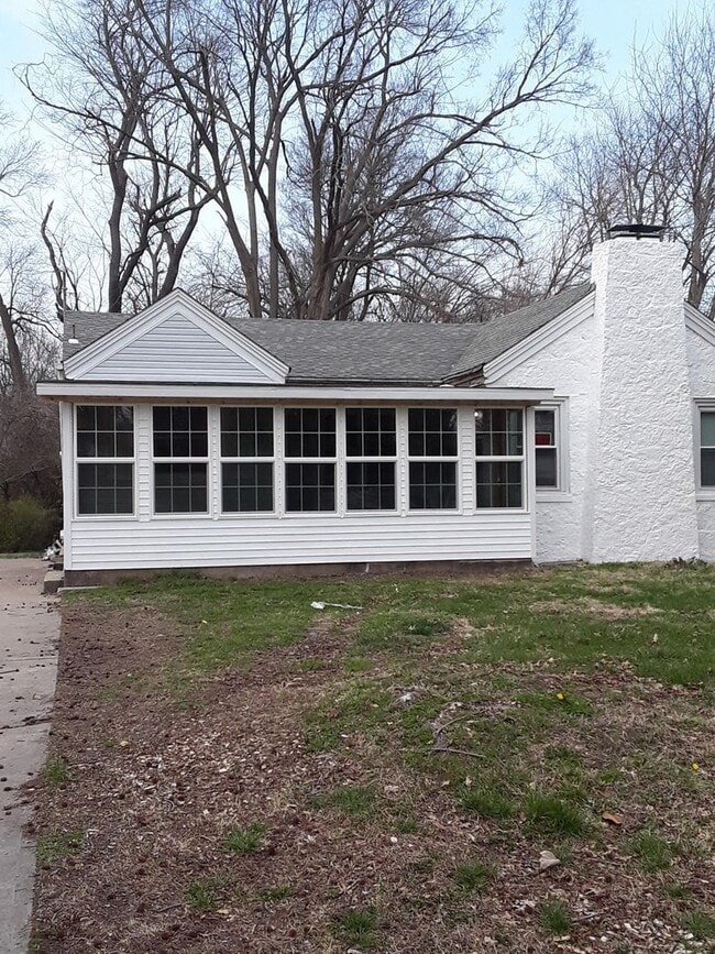 Building Photo - Like New Close to MSU 2 br 2 ba with basement
