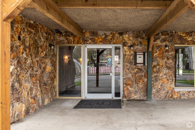 Photo - Mainstreet Arms Apartments Chilliwack