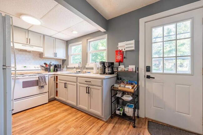 127 Lucas Dr