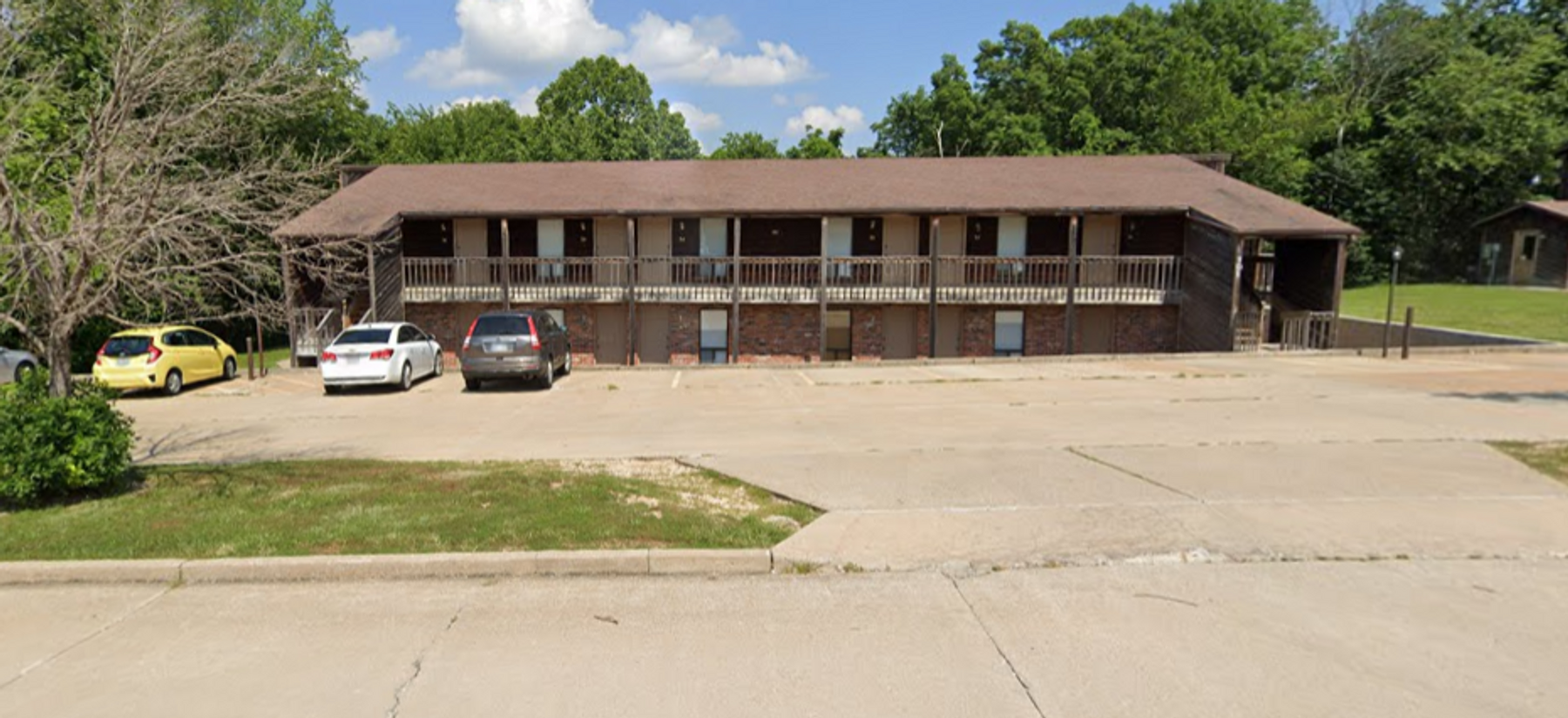 Photo - Lakeside Apartments