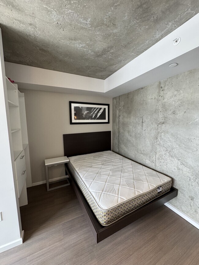 Photo - 105 Champagne Ave S
