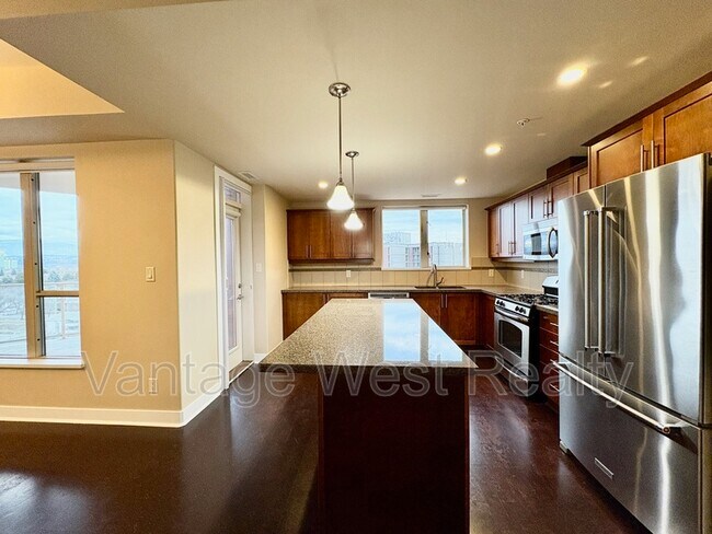 Photo - 1160-1160 Bernard Ave