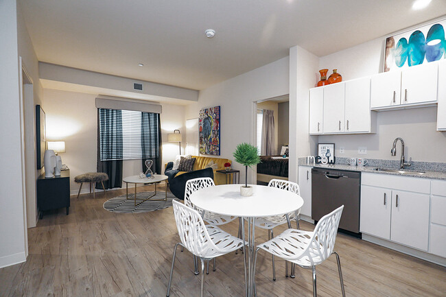 Dining Room - WaterWalk Raleigh RTP Rental