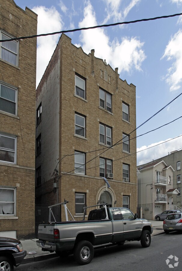 42 Vroom ¡St - Lotus Manor