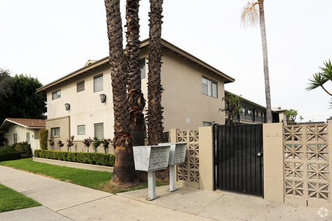 Mardi Gras Apartments
