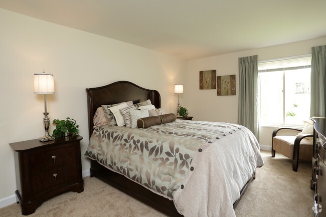 Oakton Park Apartments