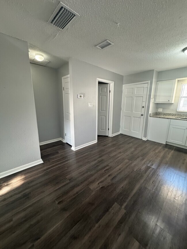 Building Photo - 646 88th Ave N Unit 6 Rental