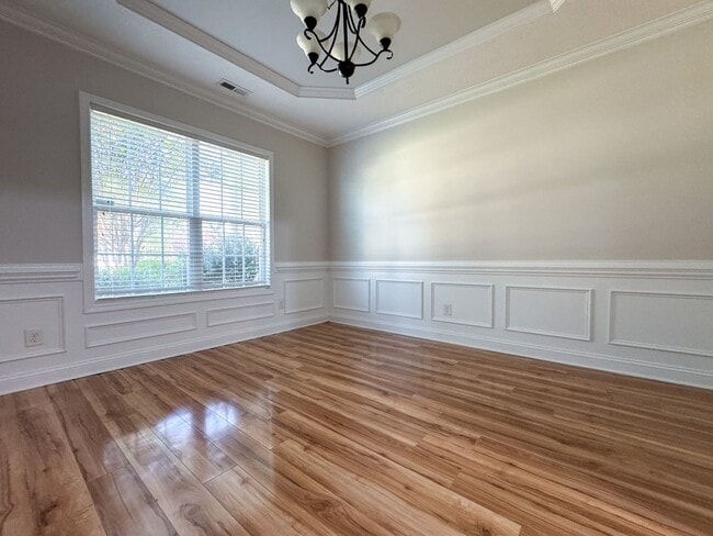 Photo - 2423 Kimbolton Drive