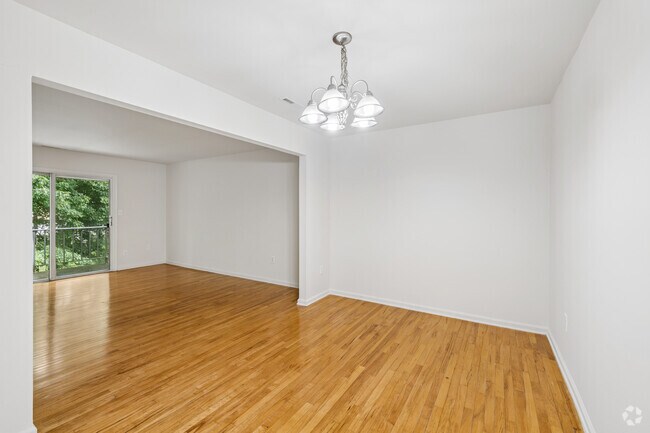 1BR, 1BA w/Den- 850SF - Dining Room