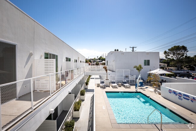 Piscina - The Dillon II at Silver Lake