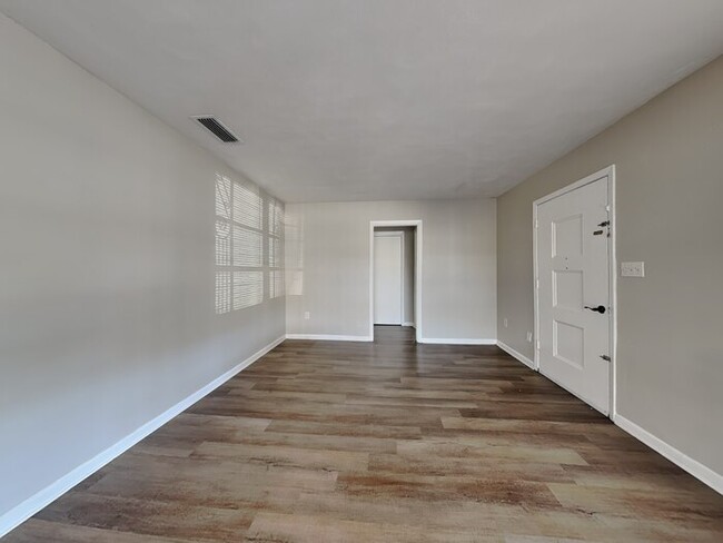 Photo - 1627 N Powers Dr