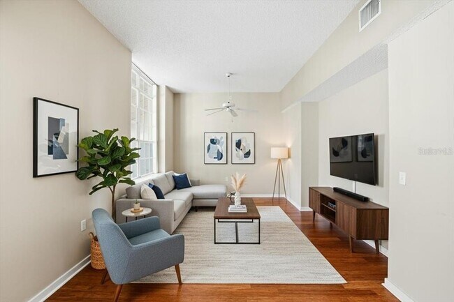 Photo - 701 Mirror Lake Dr N Unidad 314