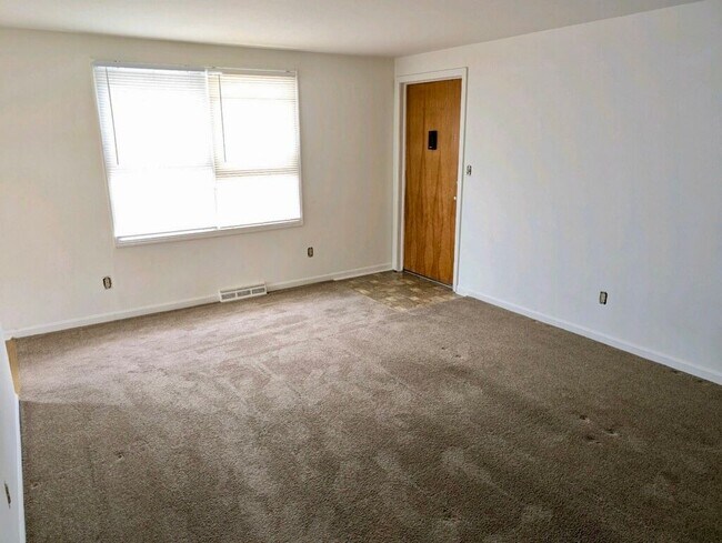 Photo - 650 W Main St