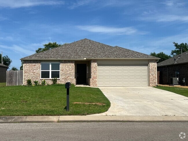 Building Photo - 2305 Bent Tree Rd Rental