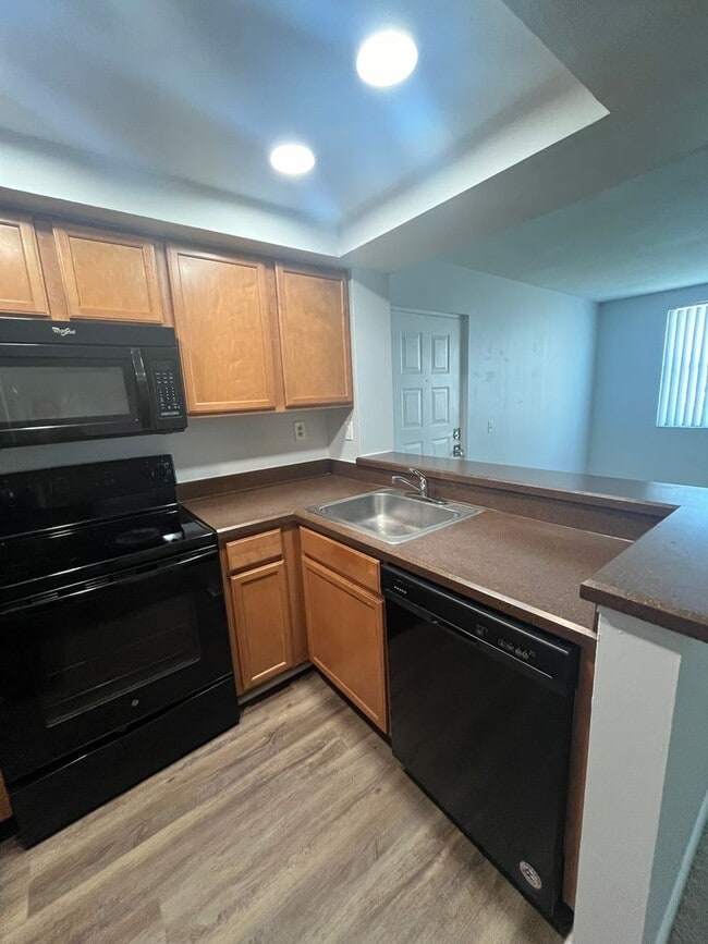 Photo - ONE BEDROOM ONE BATHROOM! WATERFRONT COMMUNITY! Unidad 16