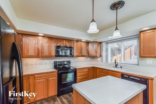 Photo - 1749 Dewhirst Dr