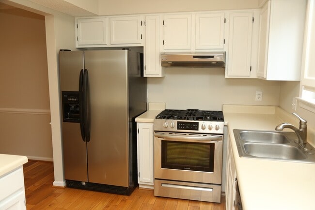 Photo - 396 Wynridge Ln