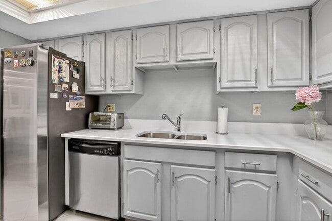 Building Photo - 7738 Lakeside Blvd Unit 373