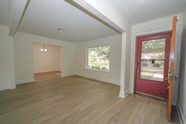 Photo - 5471 Loch Lomond Dr