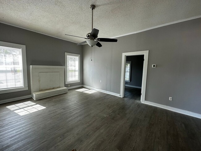 Photo - 213 E Main St