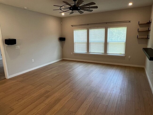 Photo - 204 Park View Ln