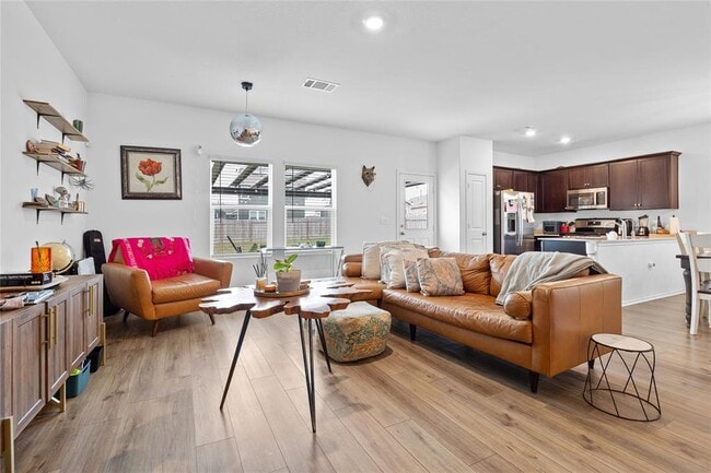 Photo - 14417 Dora Amellia Cv