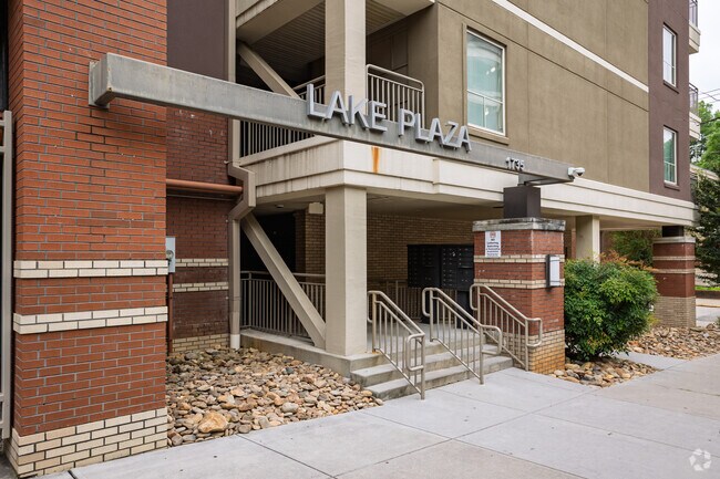 Building Photo - Lake Plaza Rental