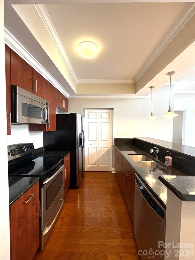 Photo - 300 W 5th St Unit 706