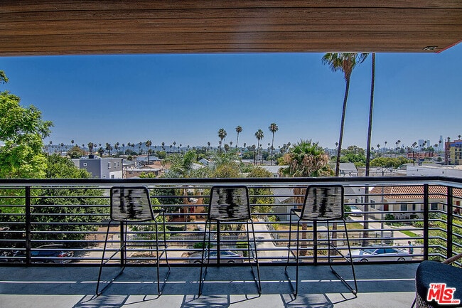 Photo - 811 N Harvard Blvd Unit ALL