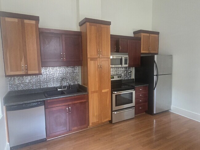 "2-Bed Apartment on S Brook Street, Louisville!"