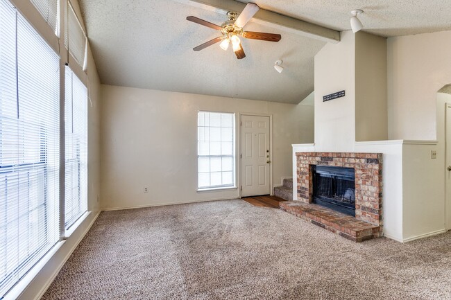 4-Plex in Kennedale • New Vinyl Flooring •... - 4-Plex in Kennedale • New Vinyl Flooring •... Apartment Unit A