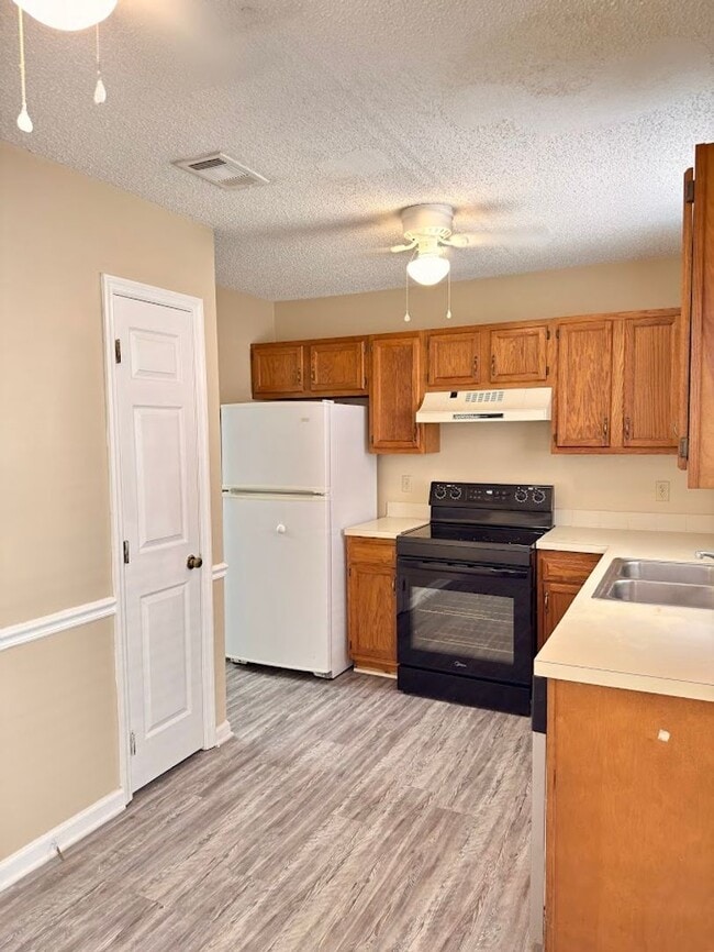 Photo - 114 Leeward Ct
