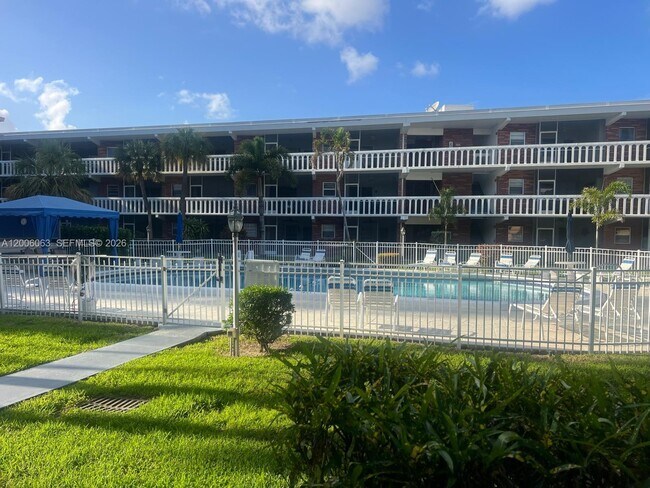 Building Photo - 181 NE 14th Ave Unit 20A