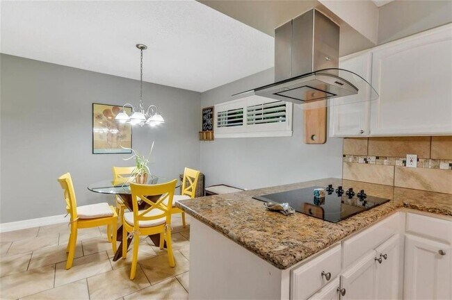 Photo - 5610 Duxbury St