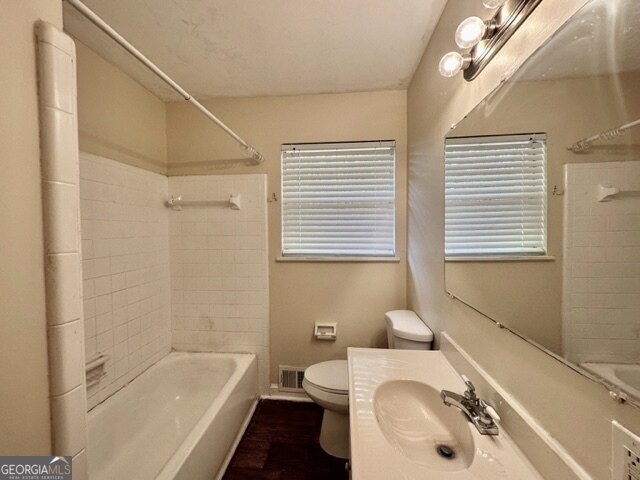 Photo - 3876 Devon Wood Ave