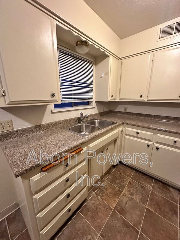 Photo - 1235 Williams Way