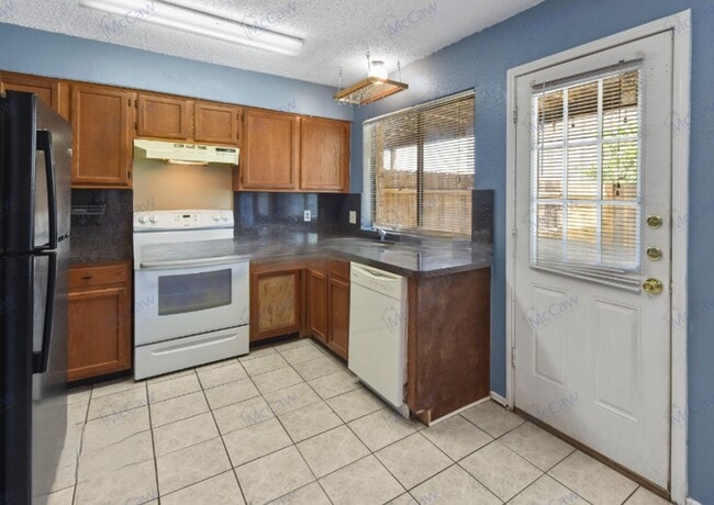 Photo - 800 Bluebonnet Dr