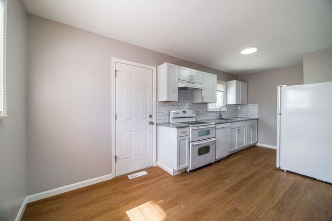 Photo - 687 Scriven Ave