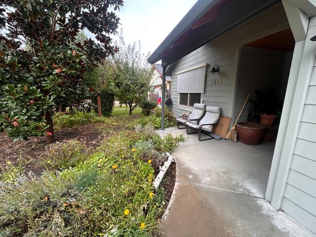 Photo - 1033 Crimson Ct