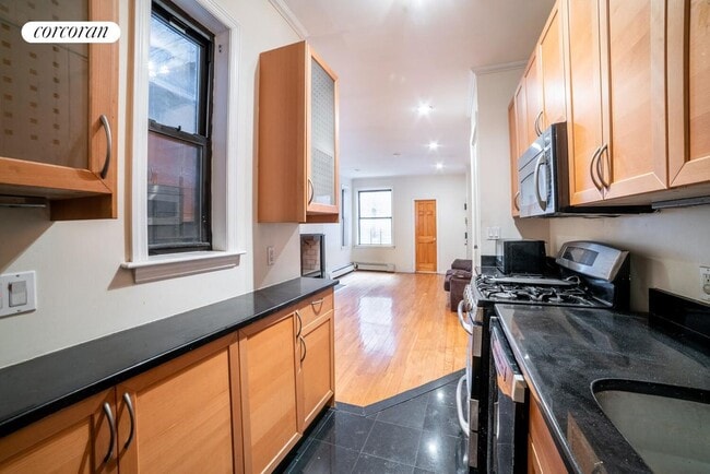 Photo - 206 E 124th St