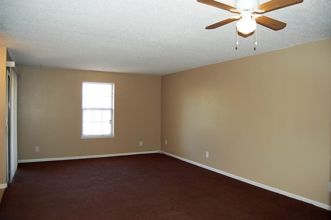 Living Area - Barton Crossing Apartments