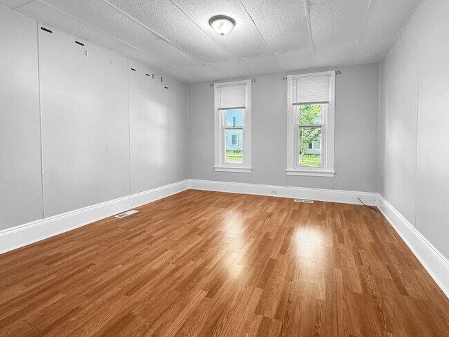 301 Spencer St NE