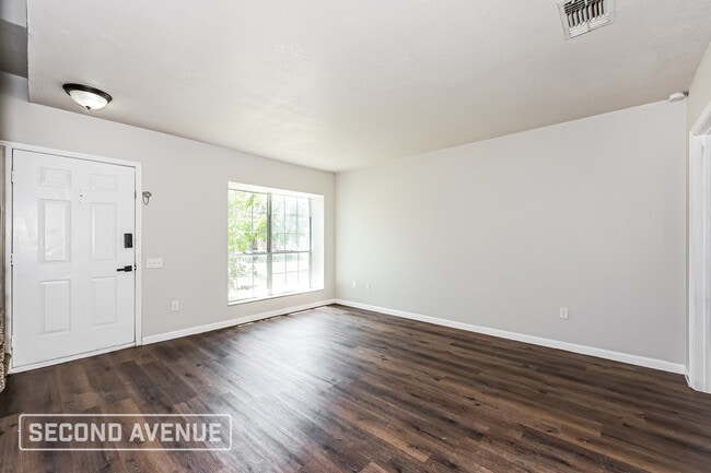 Photo - 2712 Creekwood Ln