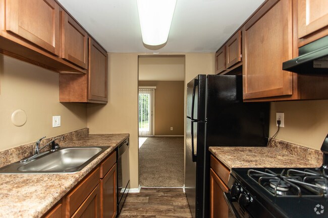 2BR, 1BA - 1,010 SF
