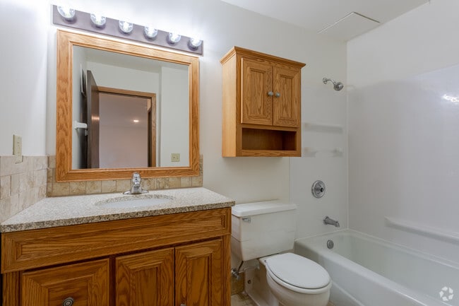 1BR, 1.5BA + Den - C