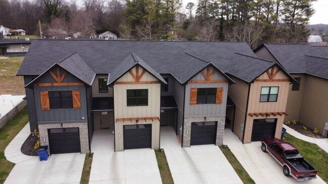 Building Photo - 164 McNabb Dr
